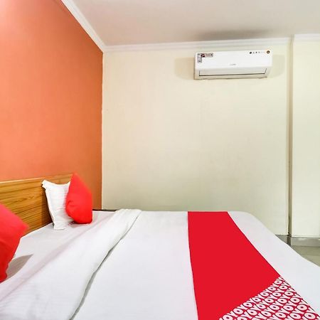 Oyo Hotel R K Residency Гургаон Экстерьер фото