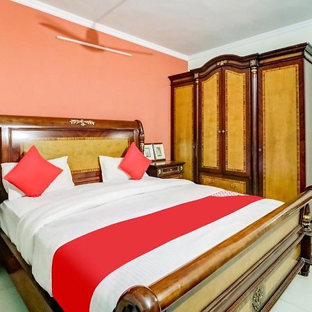 Oyo Hotel R K Residency Гургаон Экстерьер фото