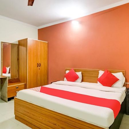 Oyo Hotel R K Residency Гургаон Экстерьер фото