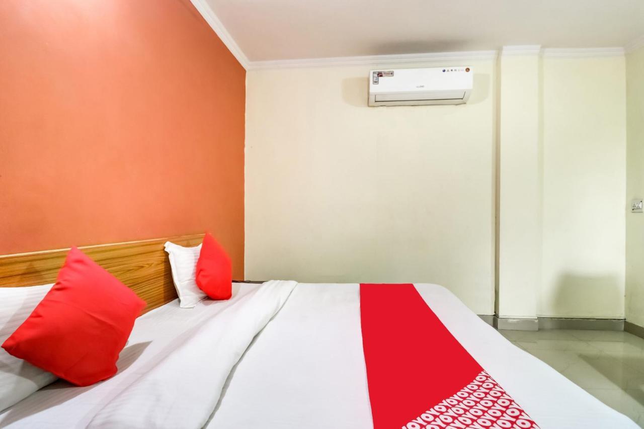 Oyo Hotel R K Residency Гургаон Экстерьер фото