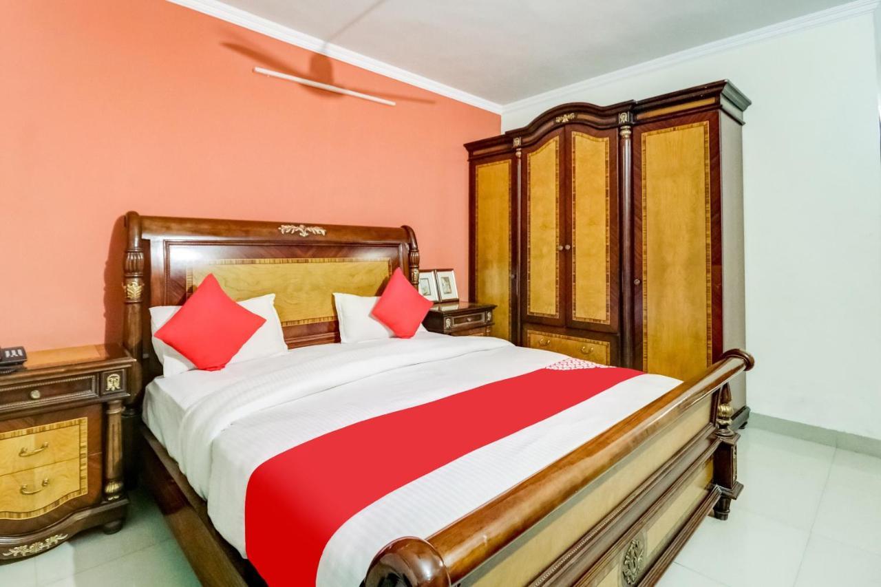 Oyo Hotel R K Residency Гургаон Экстерьер фото