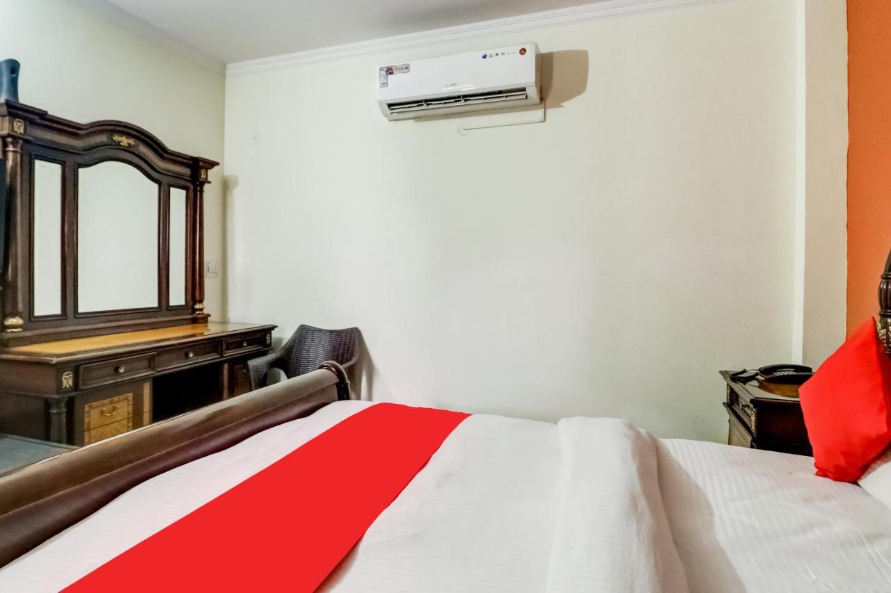 Oyo Hotel R K Residency Гургаон Экстерьер фото