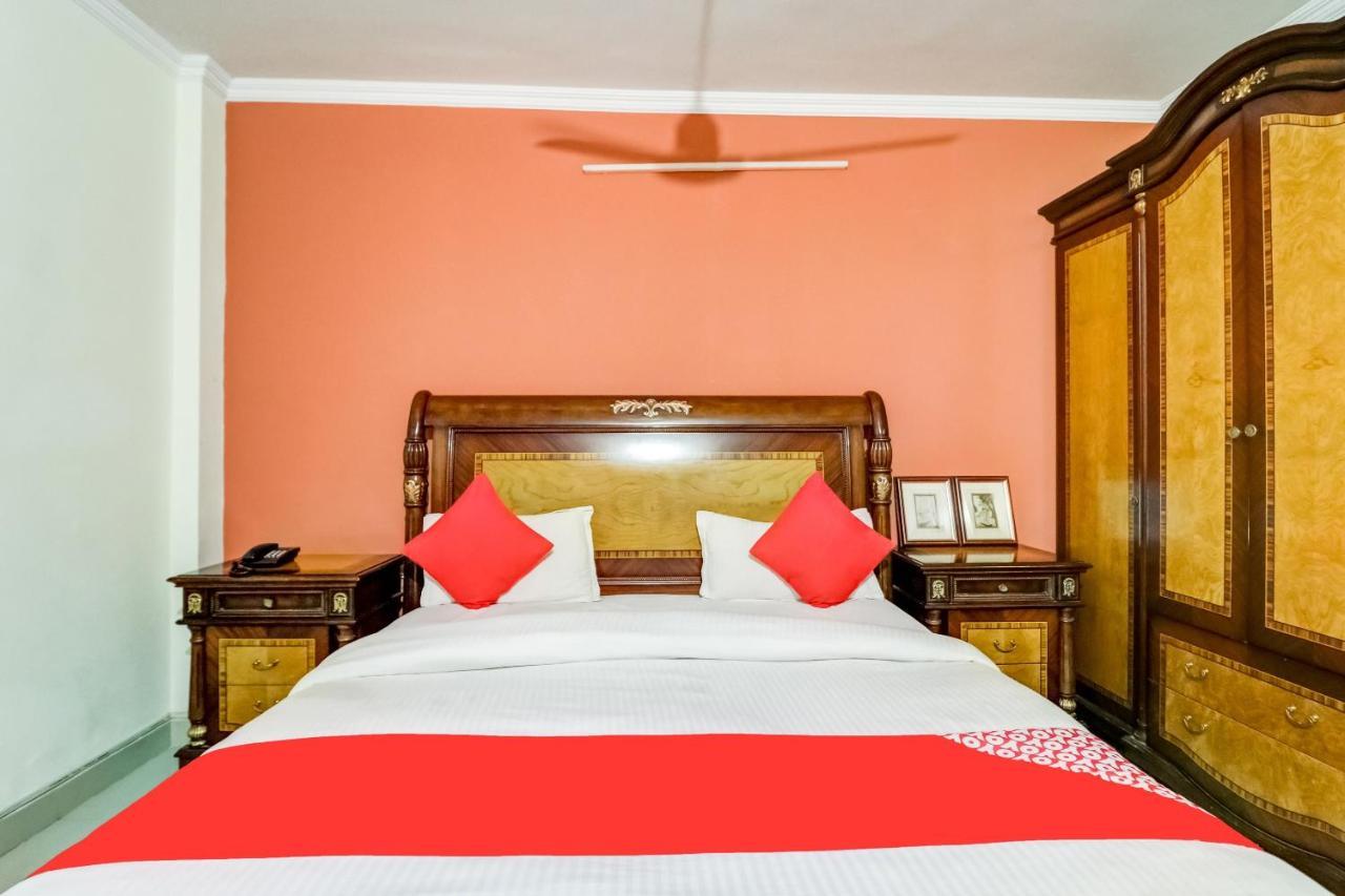 Oyo Hotel R K Residency Гургаон Экстерьер фото