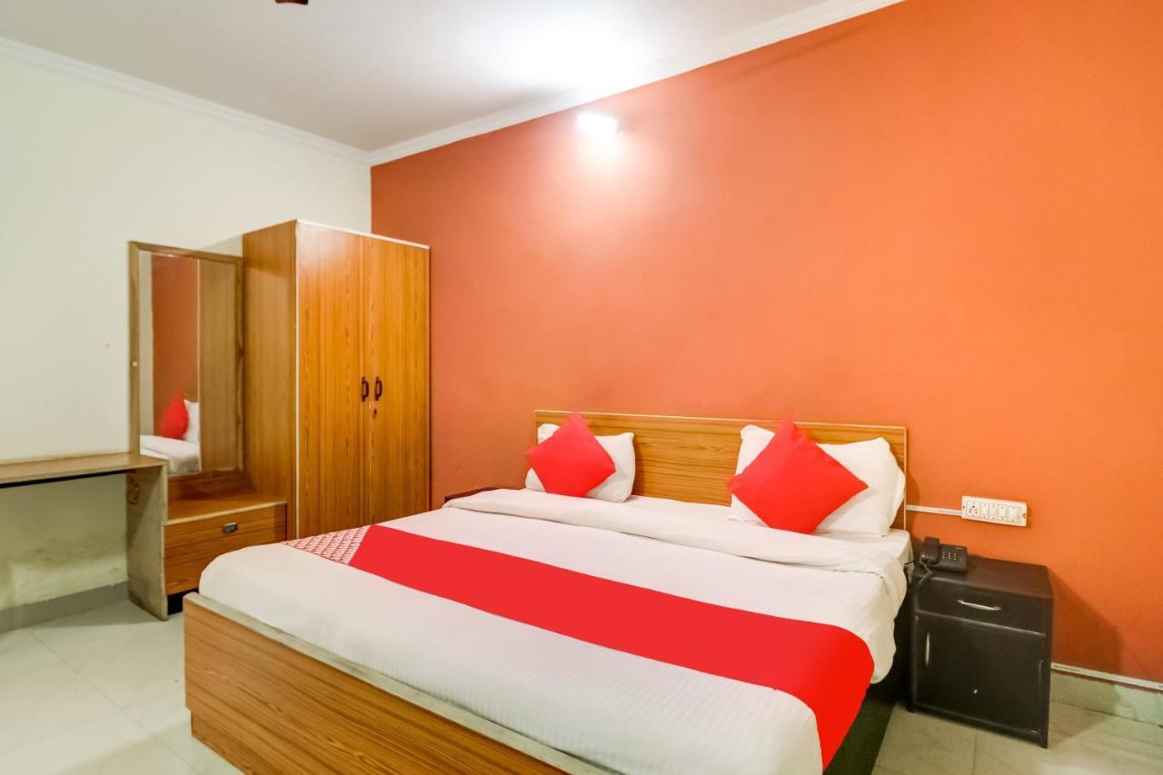 Oyo Hotel R K Residency Гургаон Экстерьер фото