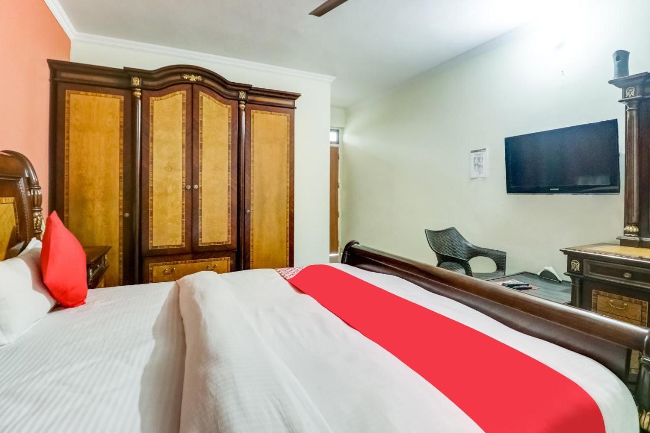 Oyo Hotel R K Residency Гургаон Экстерьер фото