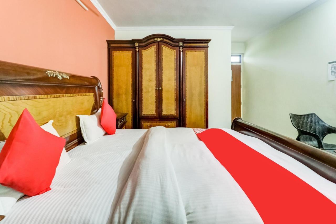 Oyo Hotel R K Residency Гургаон Экстерьер фото