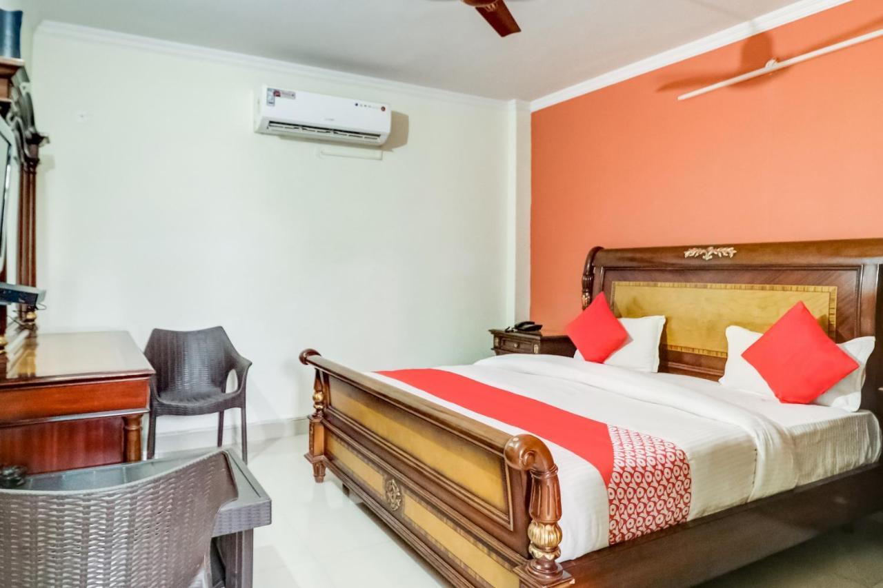 Oyo Hotel R K Residency Гургаон Экстерьер фото