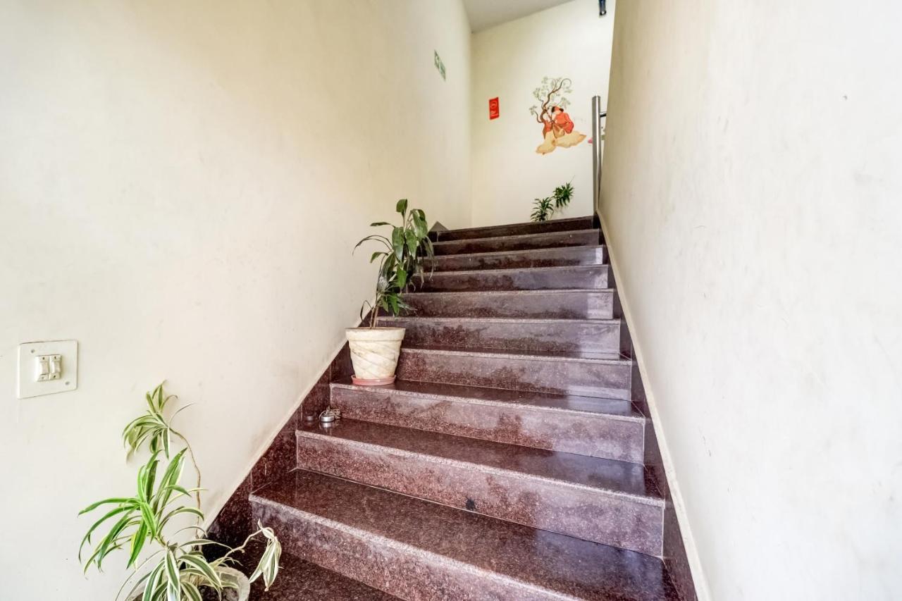 Oyo Hotel R K Residency Гургаон Экстерьер фото