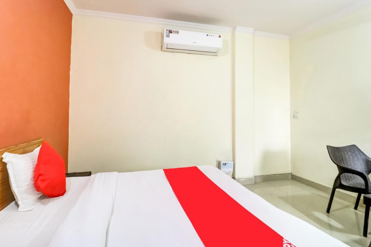 Oyo Hotel R K Residency Гургаон Экстерьер фото