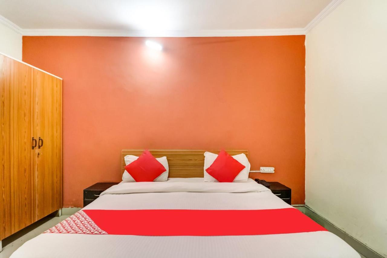 Oyo Hotel R K Residency Гургаон Экстерьер фото