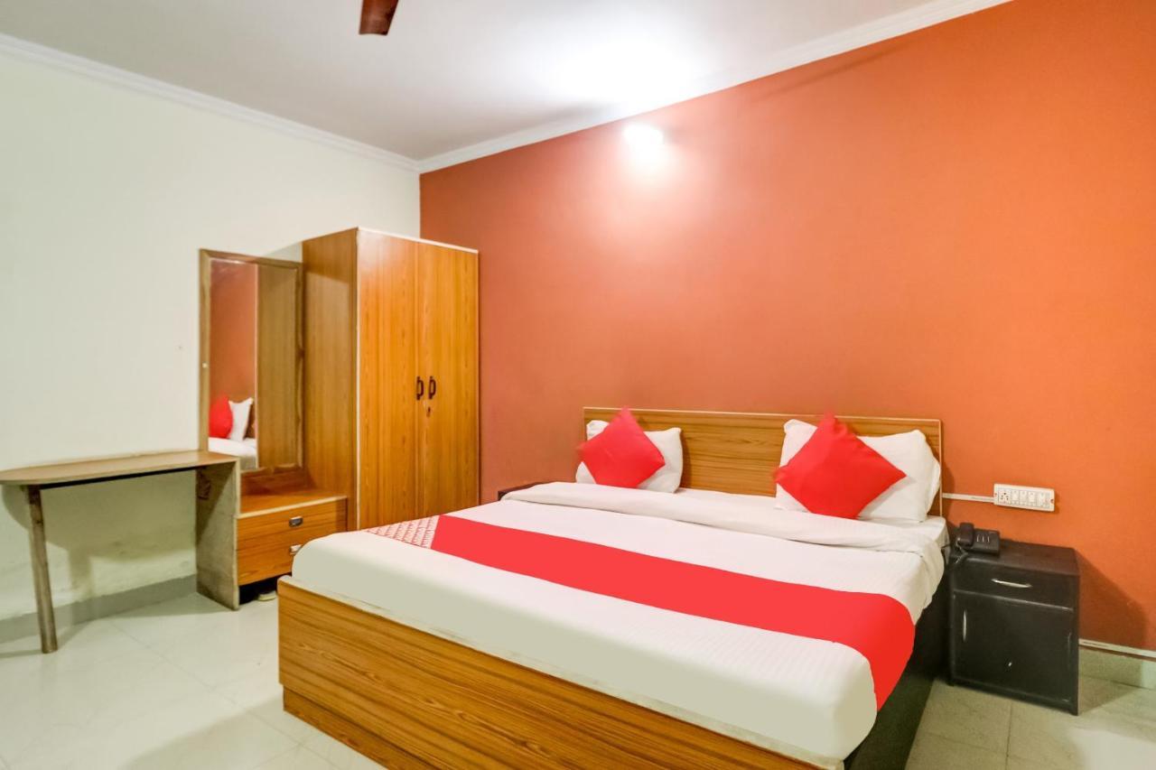 Oyo Hotel R K Residency Гургаон Экстерьер фото