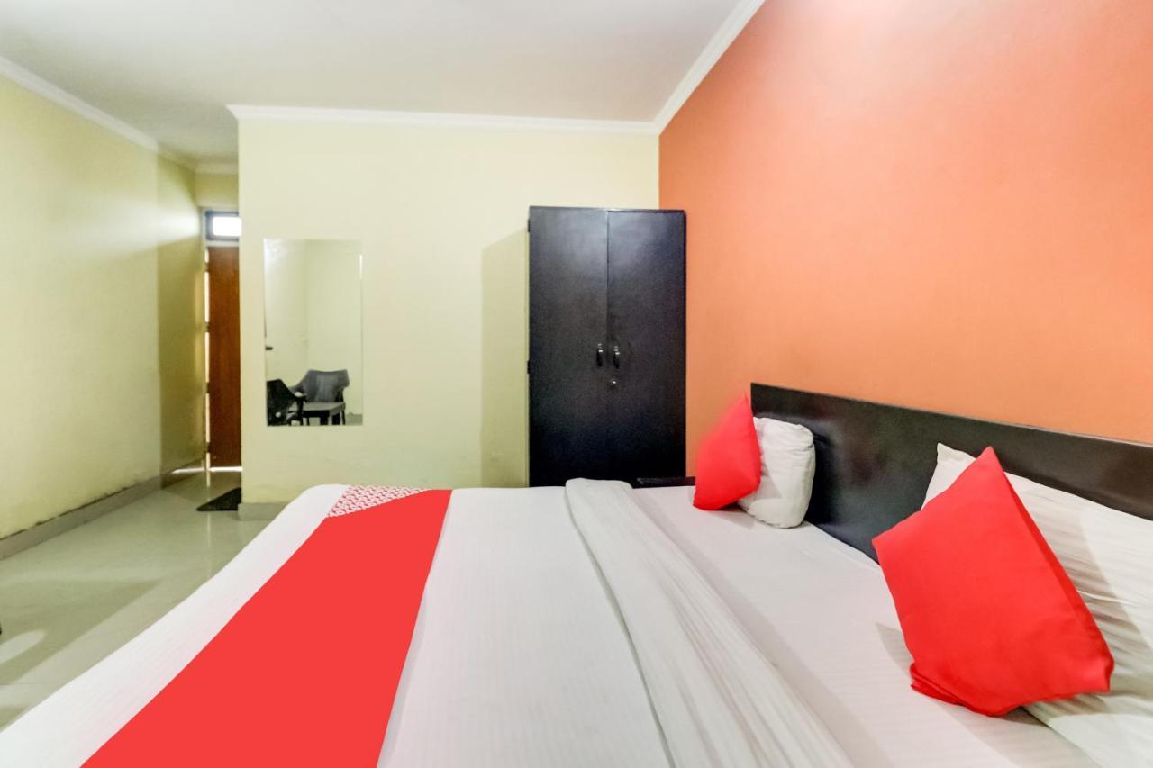 Oyo Hotel R K Residency Гургаон Экстерьер фото