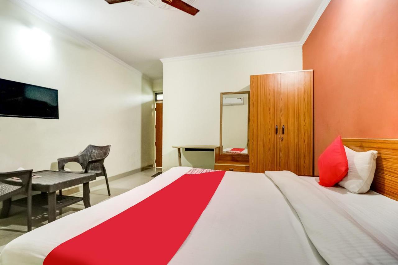 Oyo Hotel R K Residency Гургаон Экстерьер фото